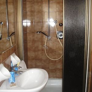Standard Zimmer mit Kingsize-Bett
